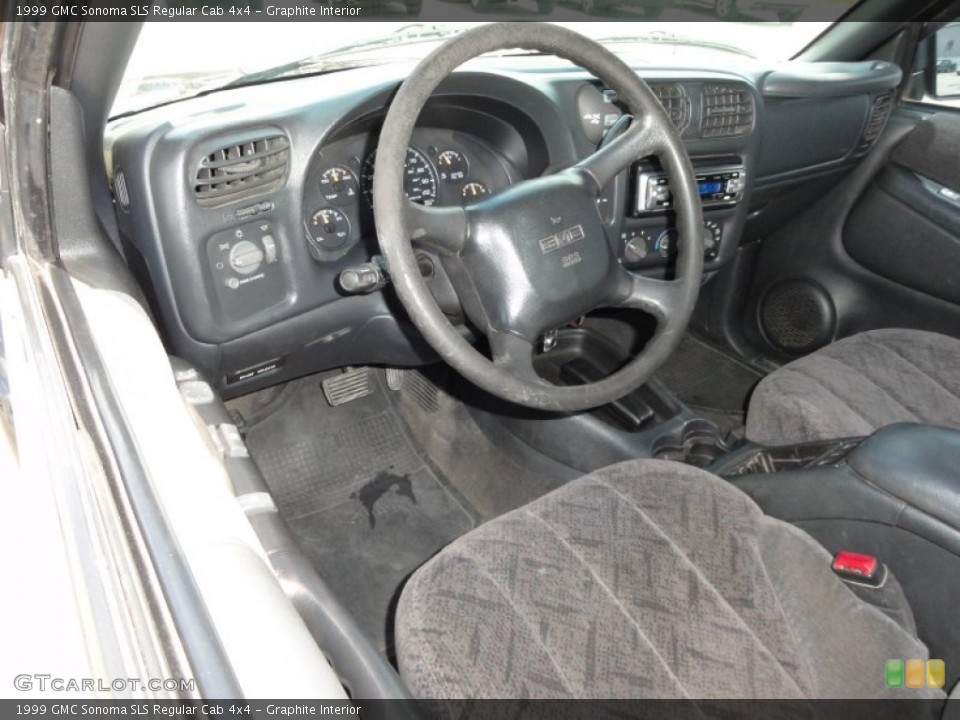 Graphite Interior Photo for the 1999 GMC Sonoma SLS Regular Cab 4x4 #50532580