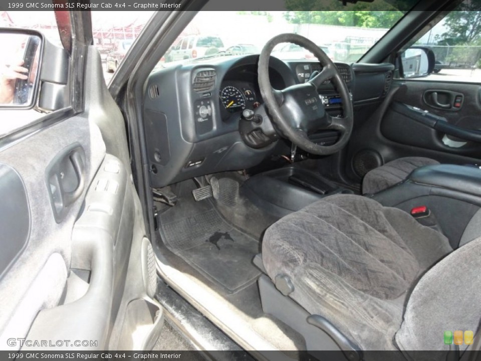 Graphite Interior Photo for the 1999 GMC Sonoma SLS Regular Cab 4x4 #50532595