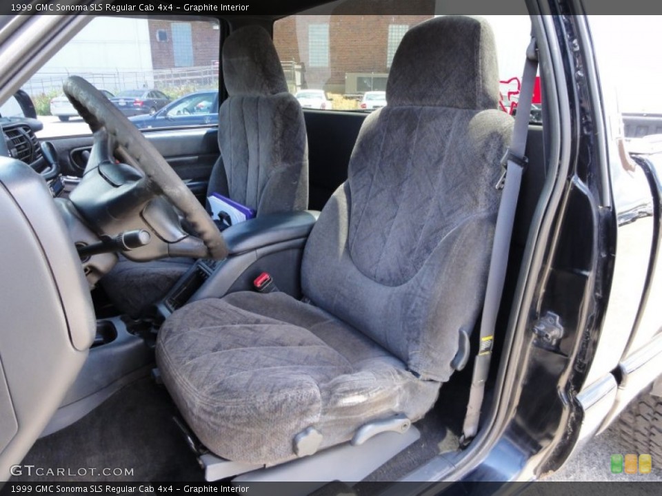 Graphite Interior Photo for the 1999 GMC Sonoma SLS Regular Cab 4x4 #50532658