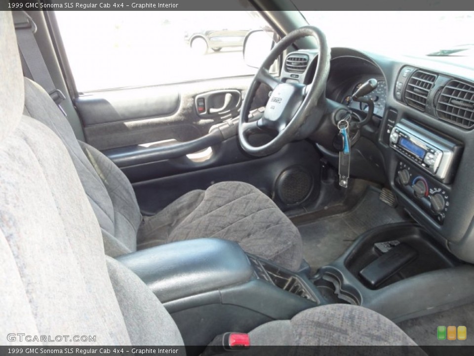 Graphite Interior Photo for the 1999 GMC Sonoma SLS Regular Cab 4x4 #50532690