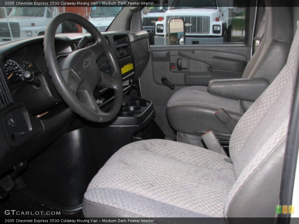 Medium Dark Pewter Interior Photo for the 2005 Chevrolet Express 3500 Cutaway Moving Van #50535214