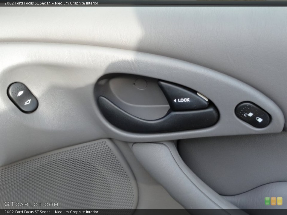 Medium Graphite Interior Controls for the 2002 Ford Focus SE Sedan #50540047