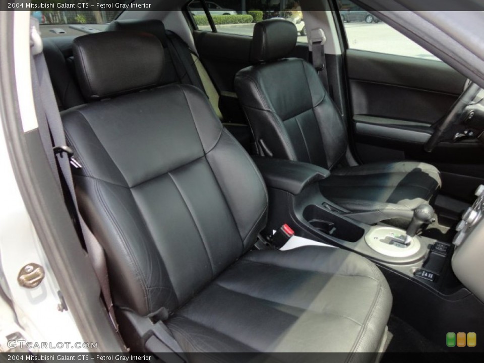 Petrol Gray 2004 Mitsubishi Galant Interiors