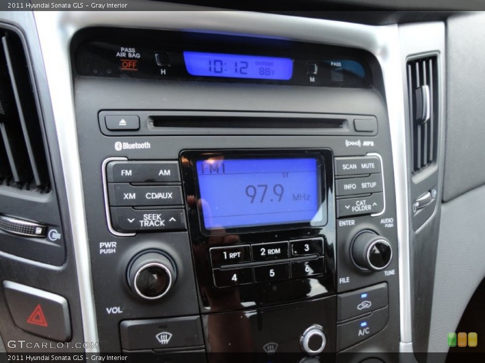Gray Interior Controls for the 2011 Hyundai Sonata GLS #50546542