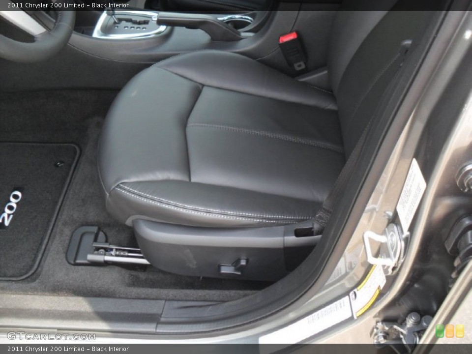 Black Interior Photo for the 2011 Chrysler 200 Limited #50558047