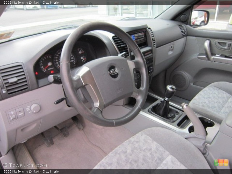 Gray Interior Transmission for the 2006 Kia Sorento LX 4x4 #50570461
