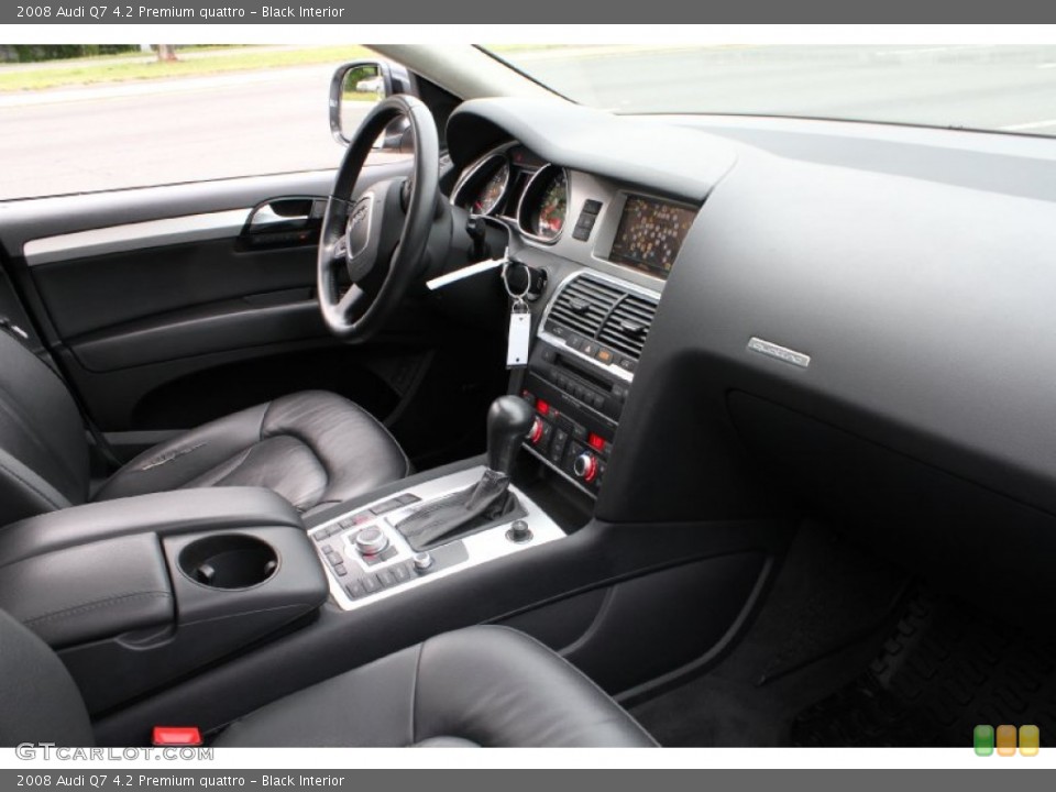 Black Interior Dashboard for the 2008 Audi Q7 4.2 Premium quattro #50575891