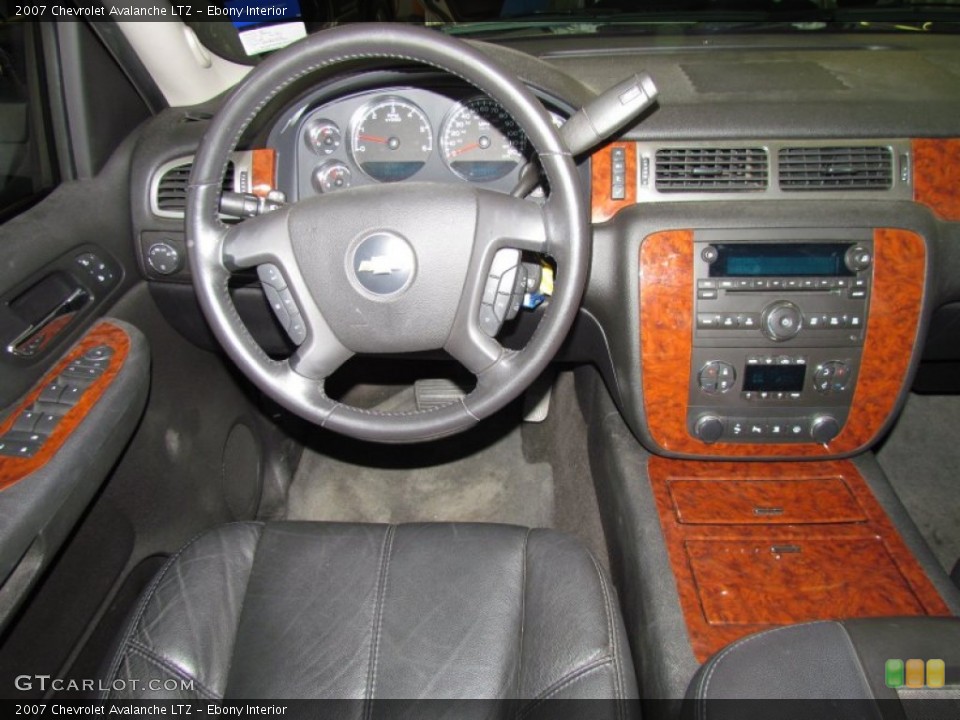 Ebony Interior Dashboard for the 2007 Chevrolet Avalanche LTZ #50579734