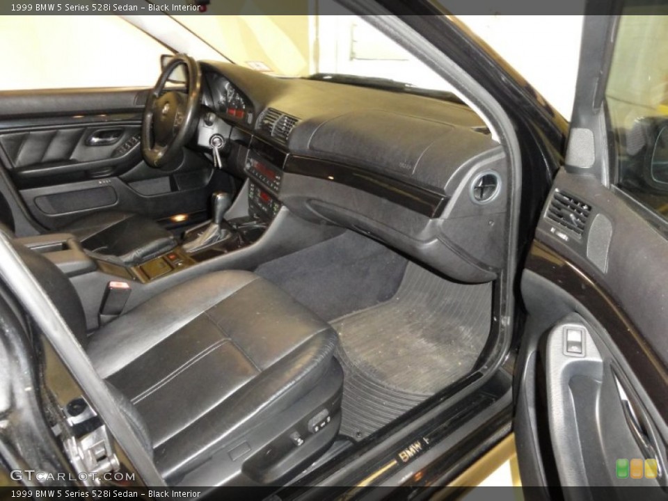 Black Interior Photo for the 1999 BMW 5 Series 528i Sedan #50581375