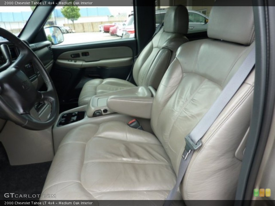 Medium Oak Interior Photo for the 2000 Chevrolet Tahoe LT 4x4 #50582056