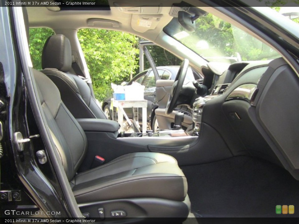 Graphite Interior Photo for the 2011 Infiniti M 37x AWD Sedan #50590358