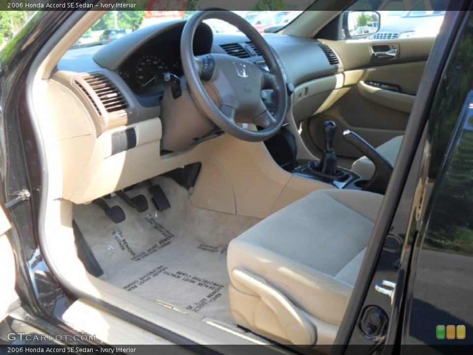 Ivory Interior Photo for the 2006 Honda Accord SE Sedan #50594240