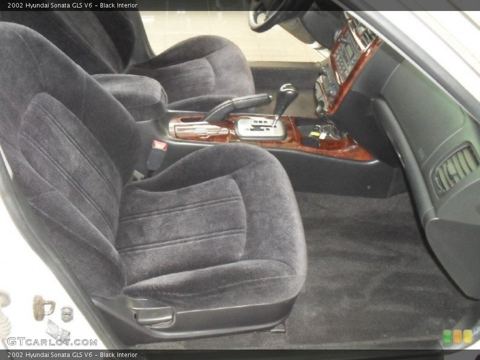 Black Interior Photo for the 2002 Hyundai Sonata GLS V6 #50602071