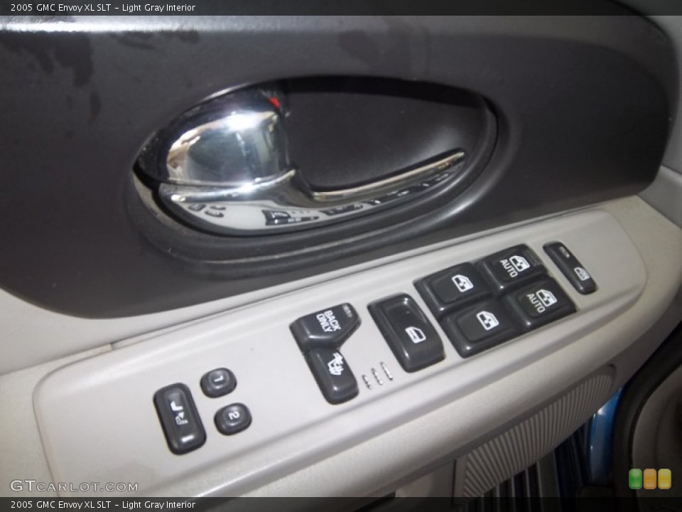 Light Gray Interior Controls for the 2005 GMC Envoy XL SLT #50607402