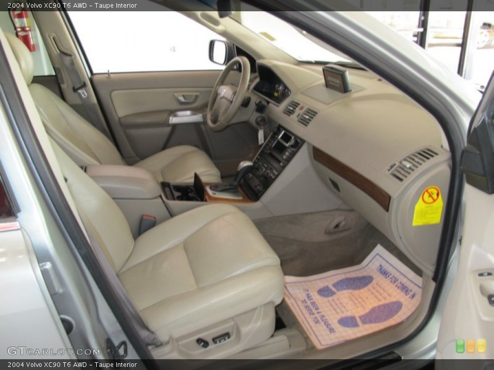 Taupe Interior Photo for the 2004 Volvo XC90 T6 AWD #50611932
