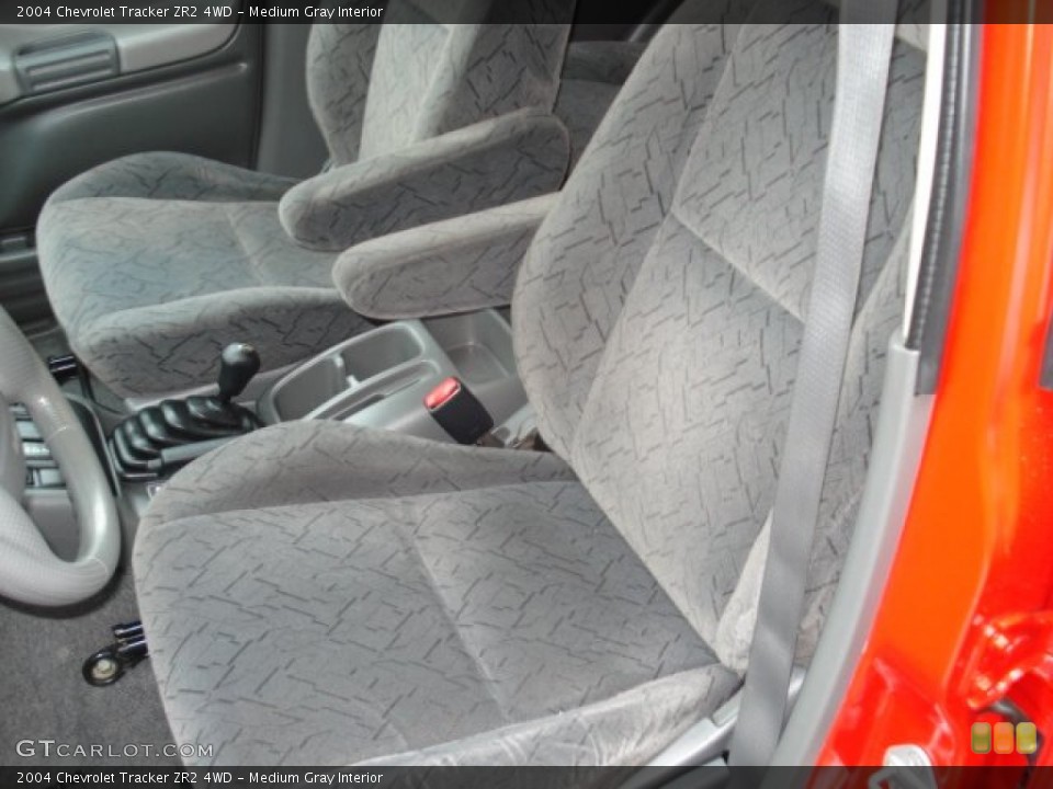 Medium Gray Interior Photo for the 2004 Chevrolet Tracker ZR2 4WD #50616588