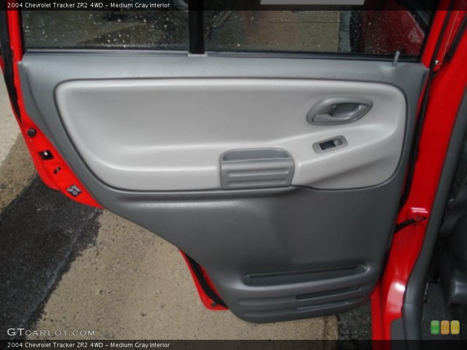 Medium Gray Interior Door Panel for the 2004 Chevrolet Tracker ZR2 4WD #50616645