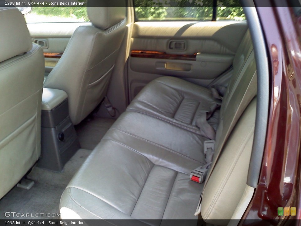Stone Beige Interior Photo for the 1998 Infiniti QX4 4x4 #50622696