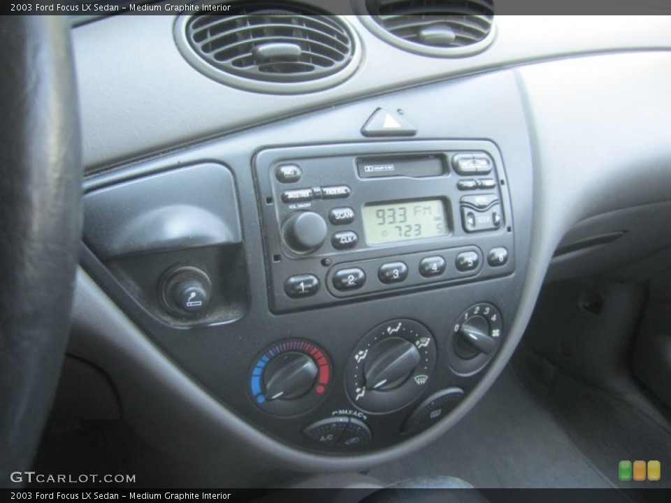 Medium Graphite Interior Controls for the 2003 Ford Focus LX Sedan #50624982