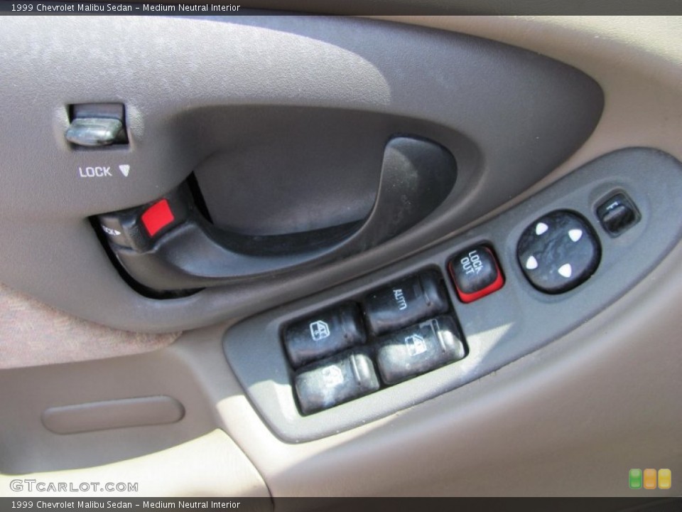 Medium Neutral Interior Controls for the 1999 Chevrolet Malibu Sedan #50633019