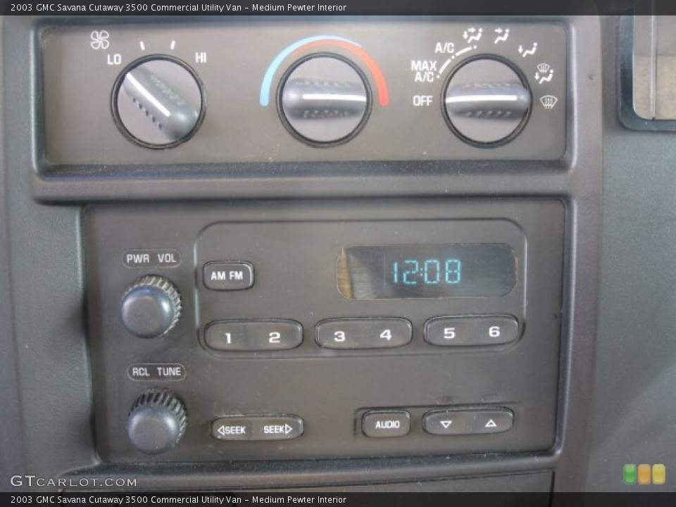 Medium Pewter Interior Controls for the 2003 GMC Savana Cutaway 3500 Commercial Utility Van #50639247