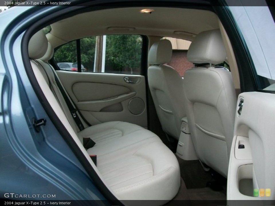 Ivory Interior Photo for the 2004 Jaguar X-Type 2.5 #50653827