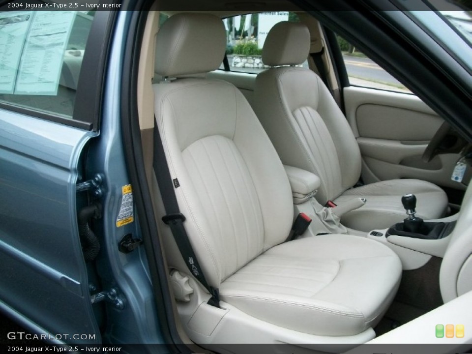 Ivory Interior Photo for the 2004 Jaguar X-Type 2.5 #50653887