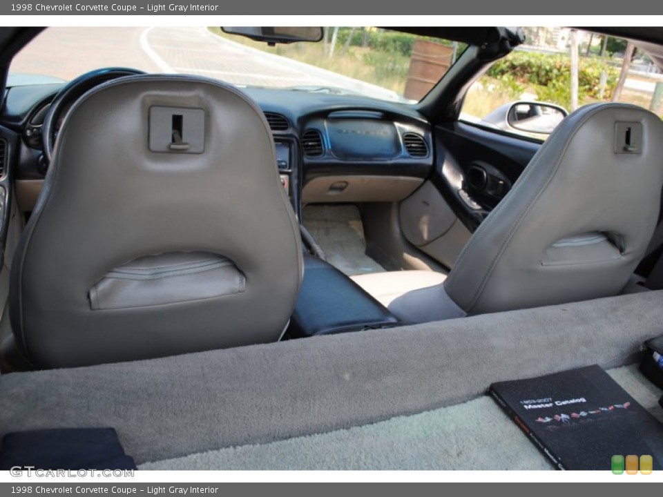 Light Gray Interior Photo for the 1998 Chevrolet Corvette Coupe #50655941