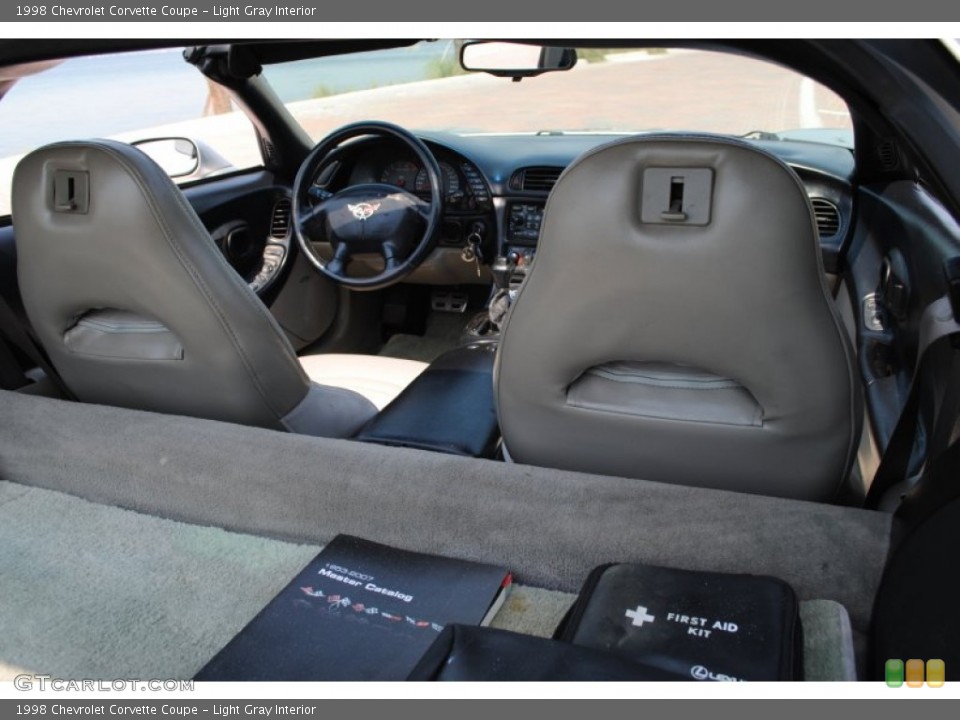 Light Gray Interior Photo for the 1998 Chevrolet Corvette Coupe #50655958