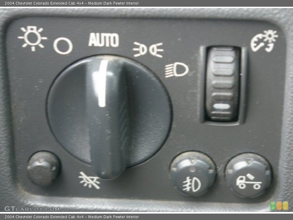 Medium Dark Pewter Interior Controls for the 2004 Chevrolet Colorado Extended Cab 4x4 #50657026