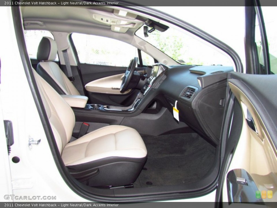 Light Neutral/Dark Accents Interior Photo for the 2011 Chevrolet Volt Hatchback #50673499