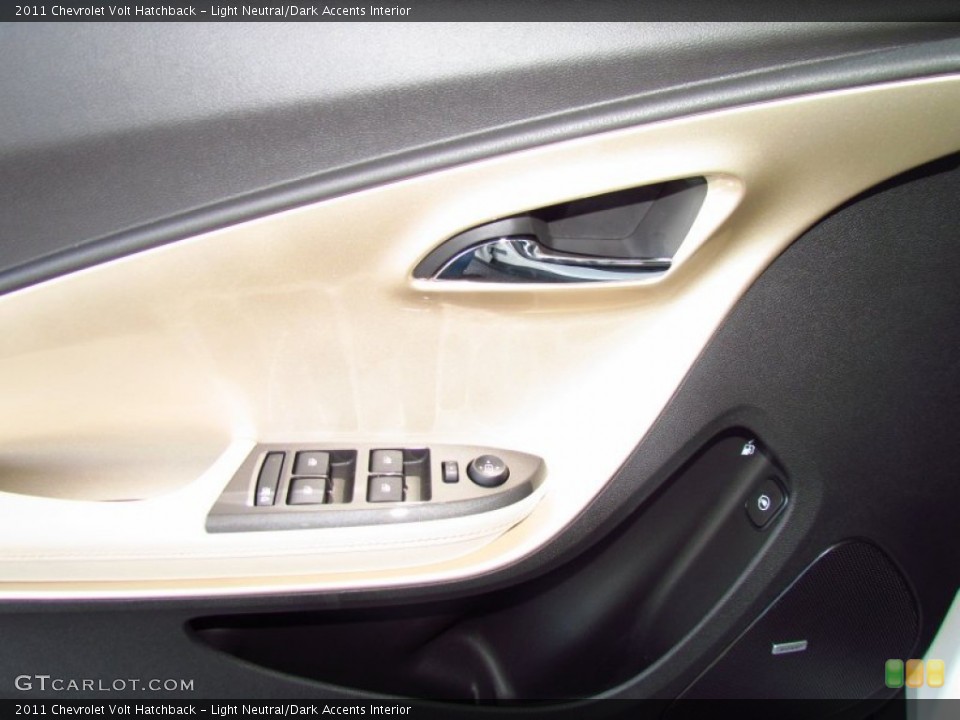 Light Neutral/Dark Accents Interior Door Panel for the 2011 Chevrolet Volt Hatchback #50673542