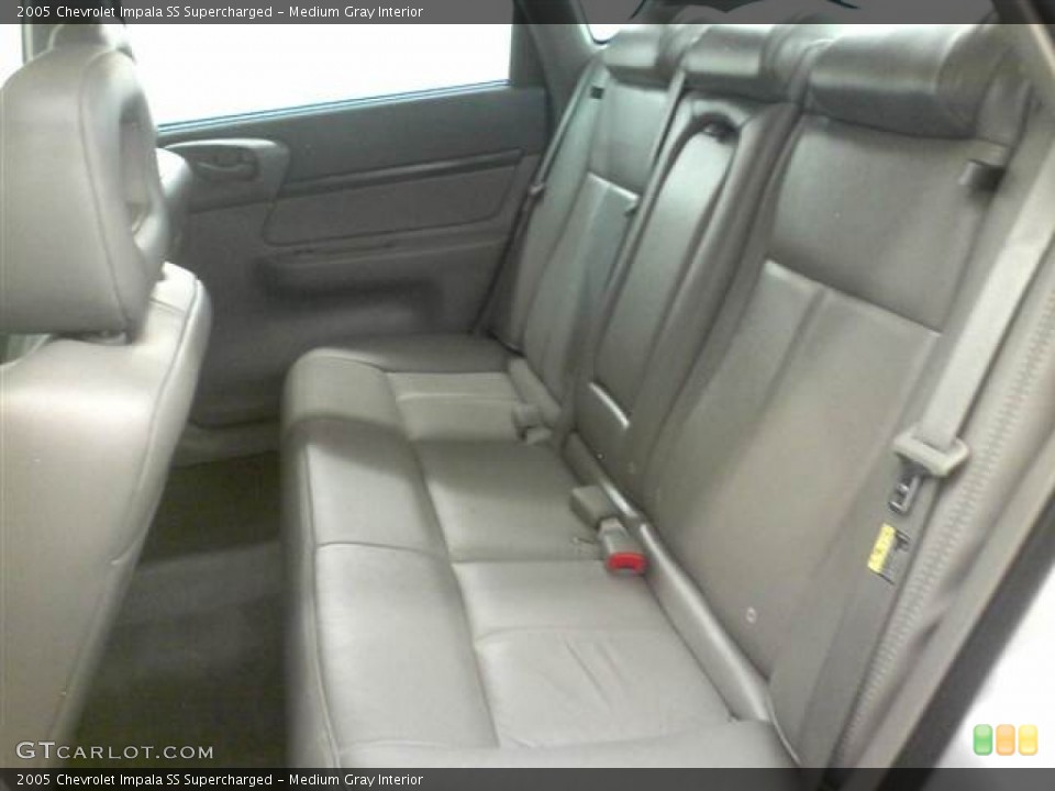 Medium Gray Interior Photo for the 2005 Chevrolet Impala SS Supercharged #50677178