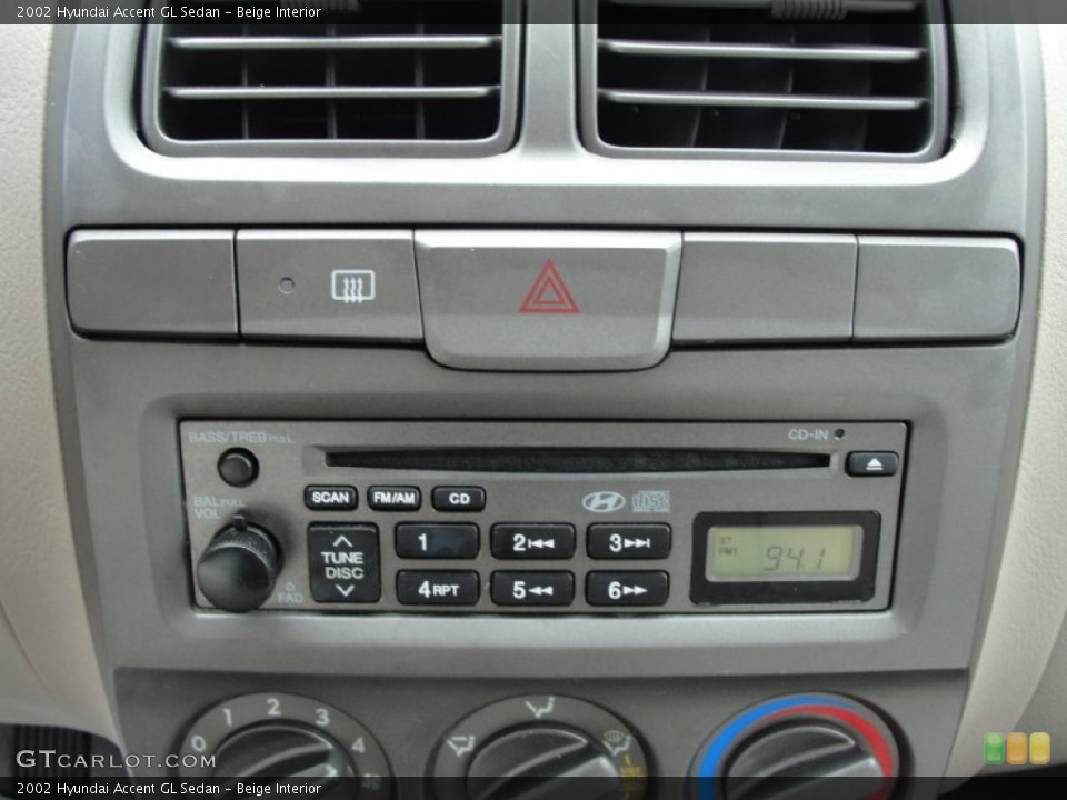Beige Interior Controls for the 2002 Hyundai Accent GL Sedan #50705695