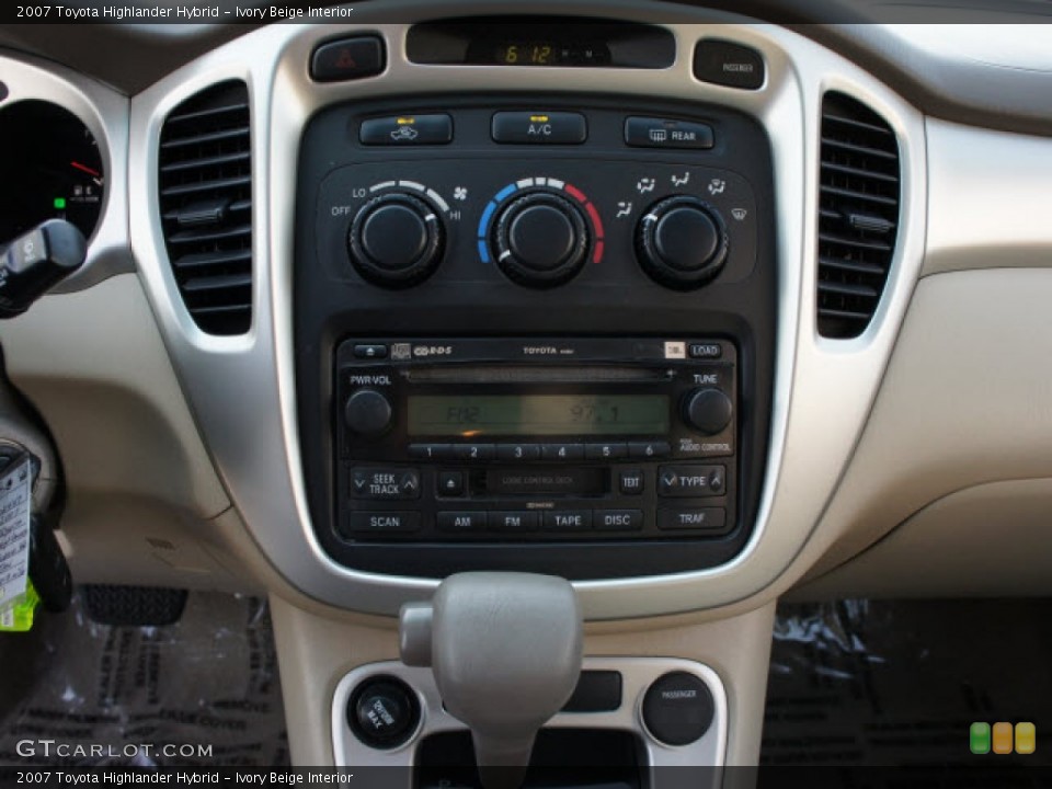 Ivory Beige Interior Controls for the 2007 Toyota Highlander Hybrid #50728248