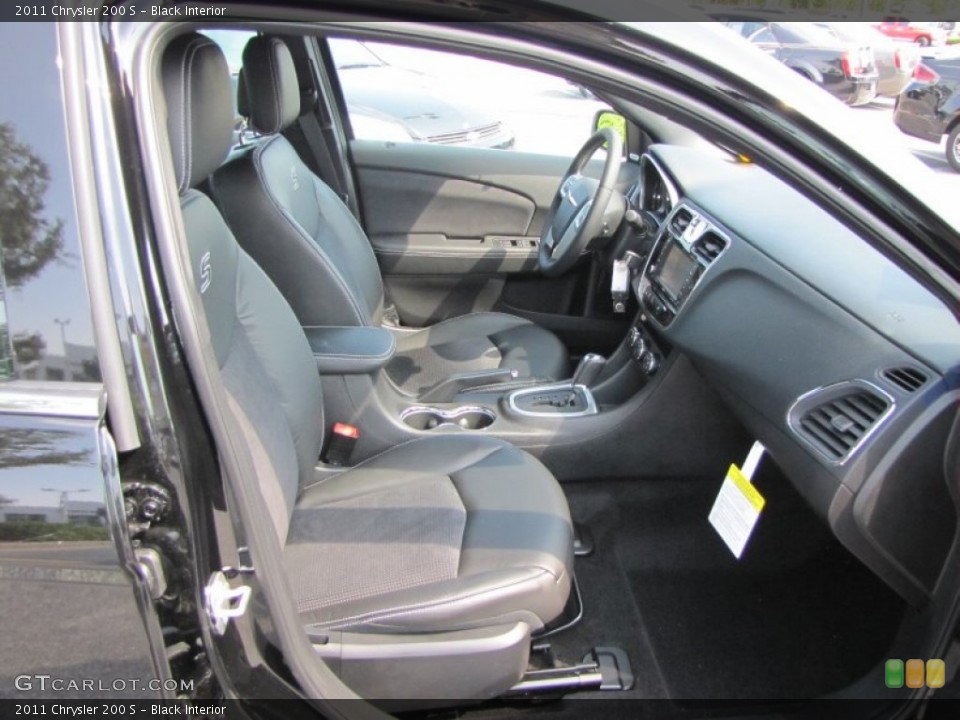 Black Interior Photo for the 2011 Chrysler 200 S #50733525