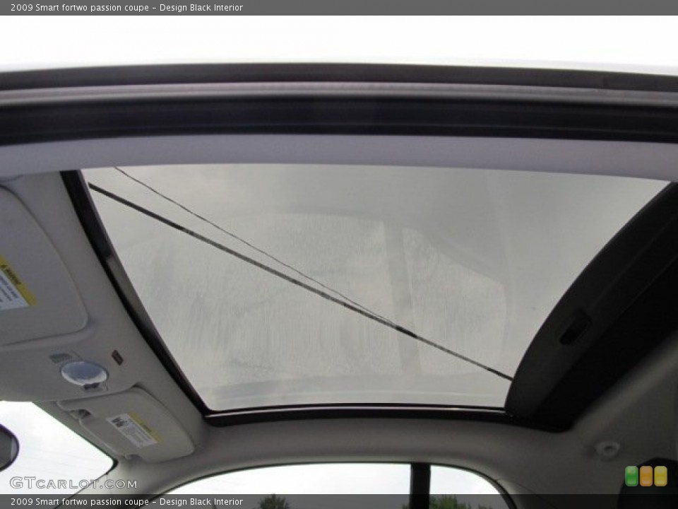 Design Black Interior Sunroof for the 2009 Smart fortwo passion coupe #50736539