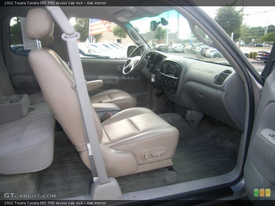 Oak Interior Photo for the 2002 Toyota Tundra SR5 TRD Access Cab 4x4 #50745072