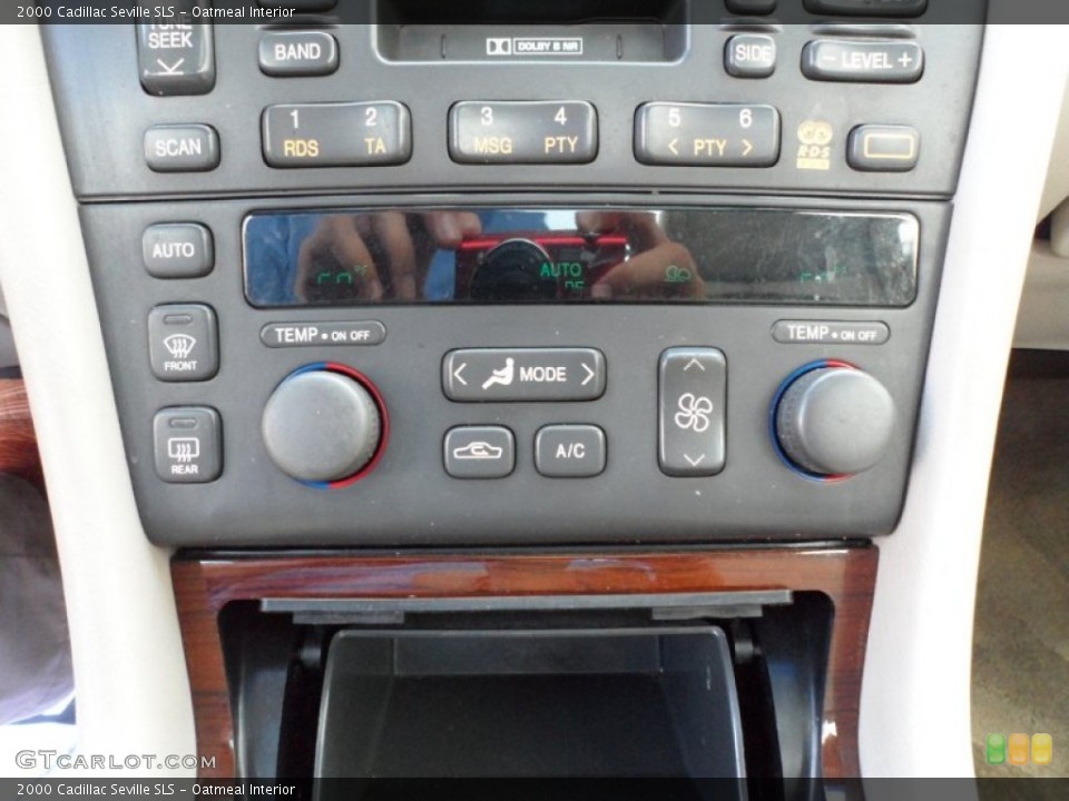 Oatmeal Interior Controls for the 2000 Cadillac Seville SLS #50768097