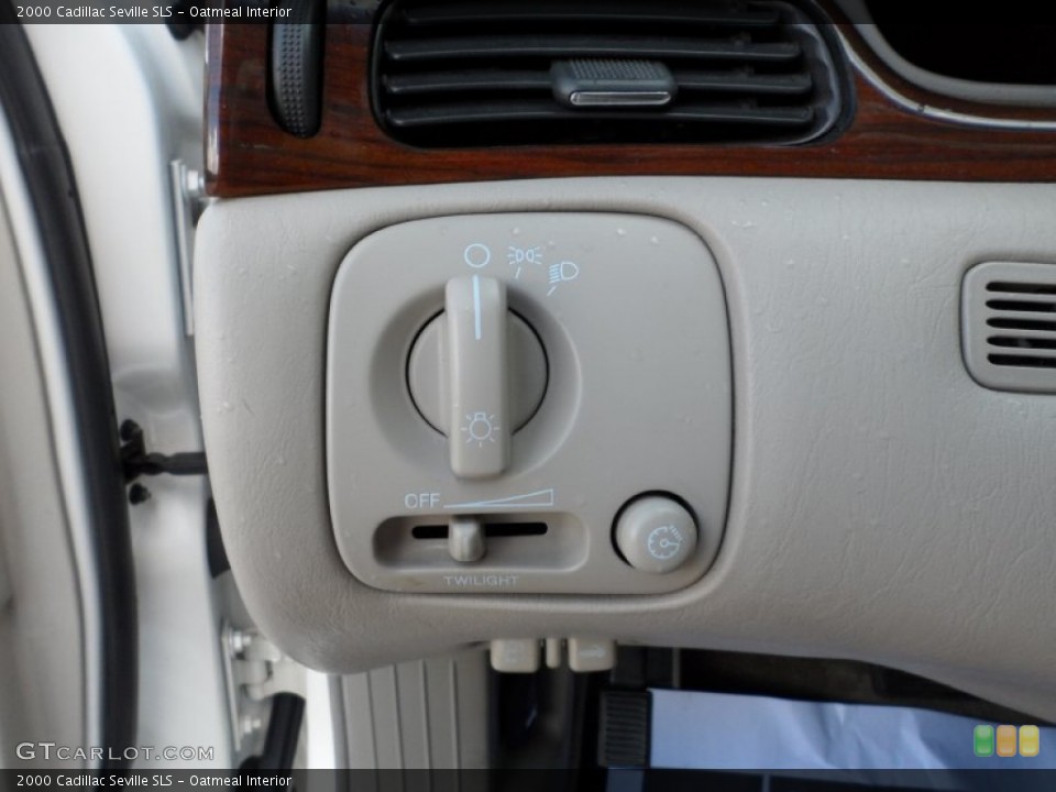 Oatmeal Interior Controls for the 2000 Cadillac Seville SLS #50768112