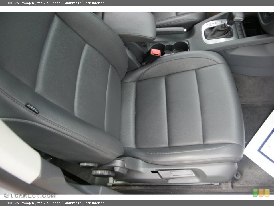 Anthracite Black Interior Photo for the 2006 Volkswagen Jetta 2.5 Sedan #50772318