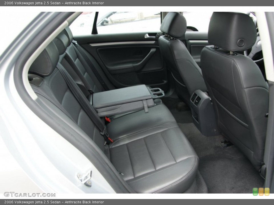 Anthracite Black Interior Photo for the 2006 Volkswagen Jetta 2.5 Sedan #50772348