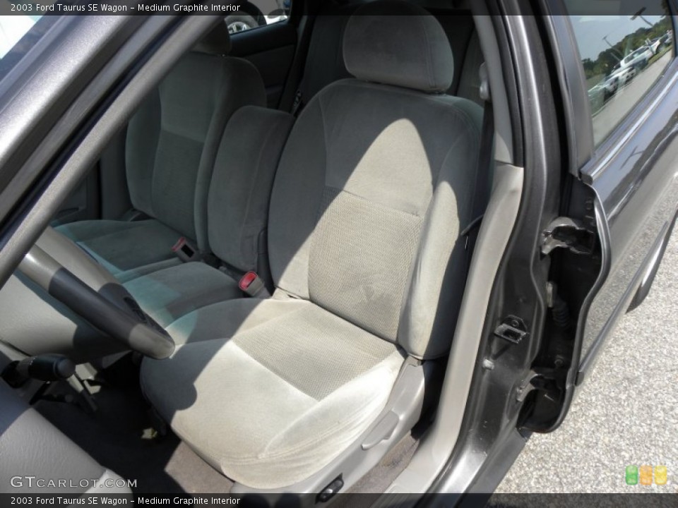 Medium Graphite Interior Photo for the 2003 Ford Taurus SE Wagon #50776368