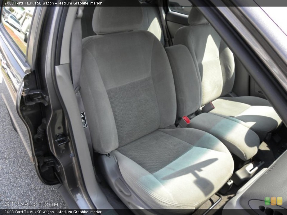 Medium Graphite Interior Photo for the 2003 Ford Taurus SE Wagon #50776428