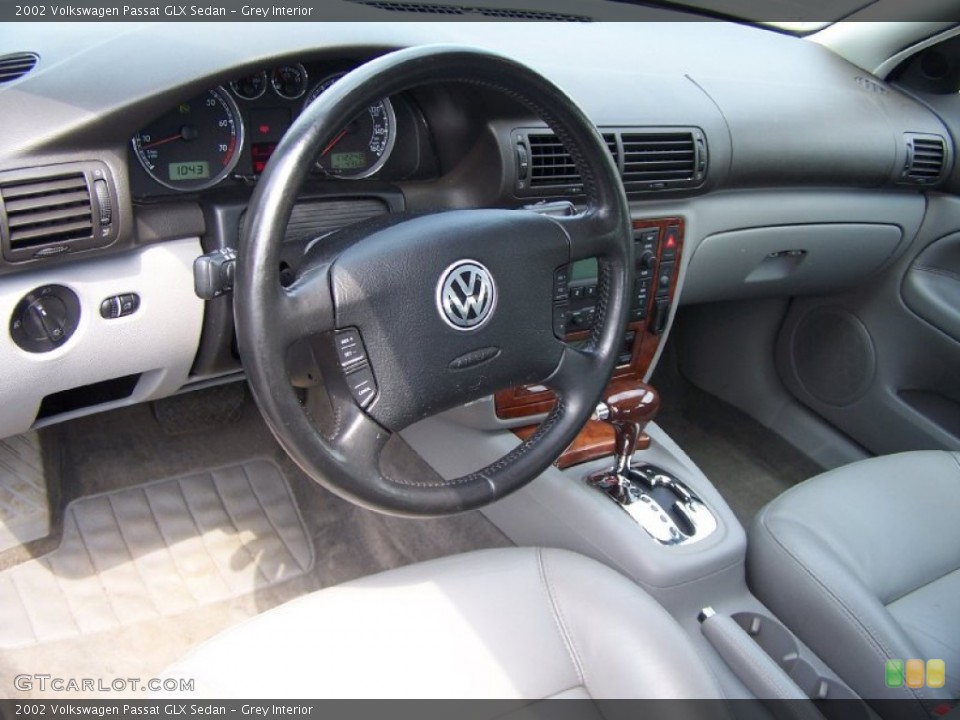 Grey Interior Photo for the 2002 Volkswagen Passat GLX Sedan #50776665