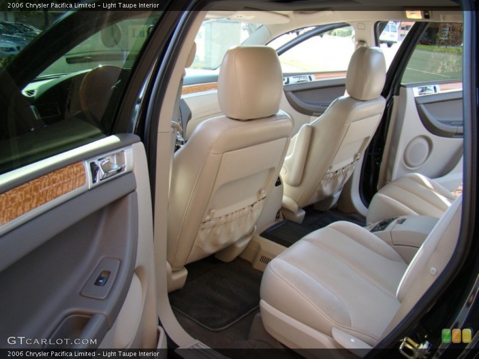 Light Taupe Interior Photo for the 2006 Chrysler Pacifica Limited #50781786