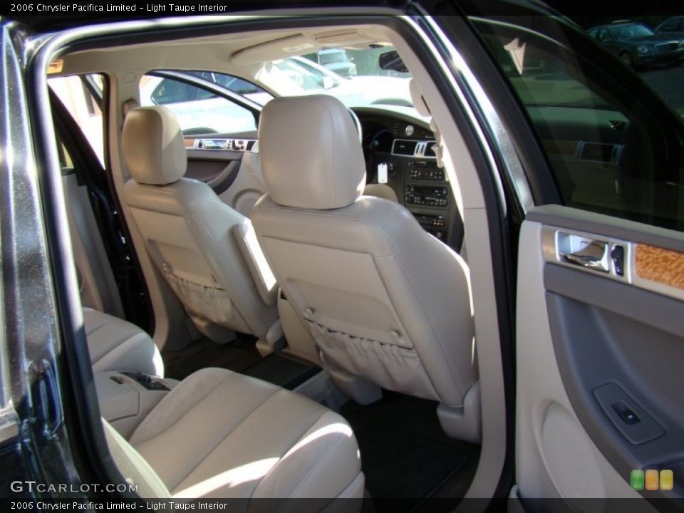 Light Taupe Interior Photo for the 2006 Chrysler Pacifica Limited #50781873