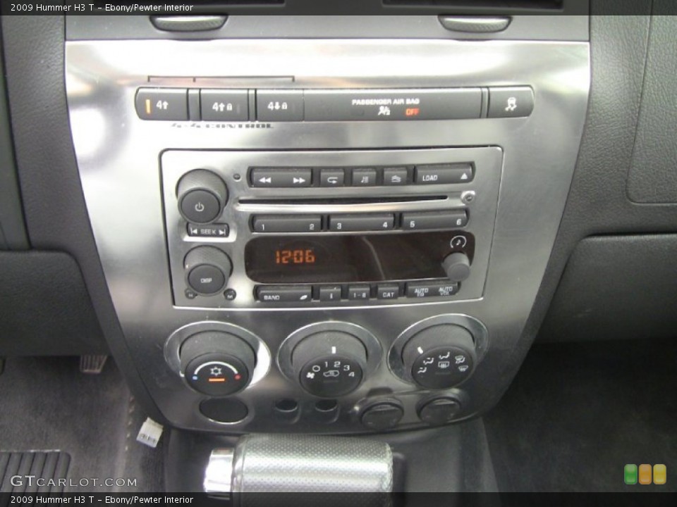 Ebony/Pewter Interior Controls for the 2009 Hummer H3 T #50794617