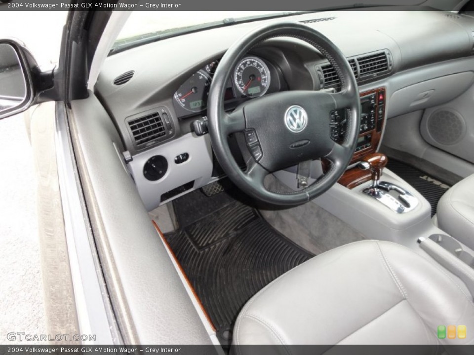 Grey Interior Photo for the 2004 Volkswagen Passat GLX 4Motion Wagon #50795232