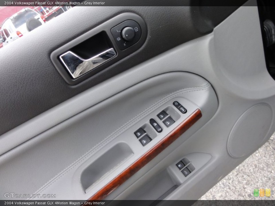 Grey Interior Controls for the 2004 Volkswagen Passat GLX 4Motion Wagon #50795277